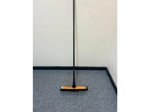 Метла большая Solid FISKARS уцененный (6765557400)