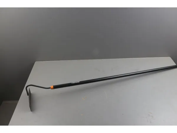 Тяпка Solid FISKARS уцененный (0025554586)
