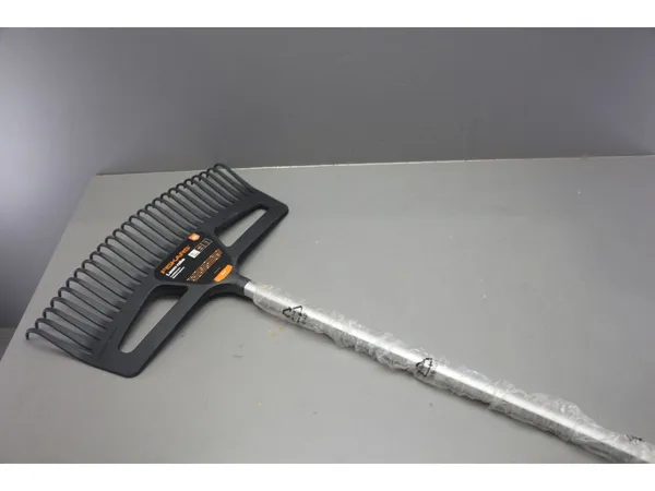 Грабли для газона L Xact FISKARS уцененный (0114091470)