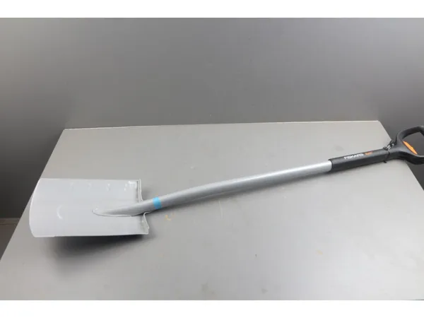Лопата штыковая телескопическая прямая Xact FISKARS уцененный (0238941838)