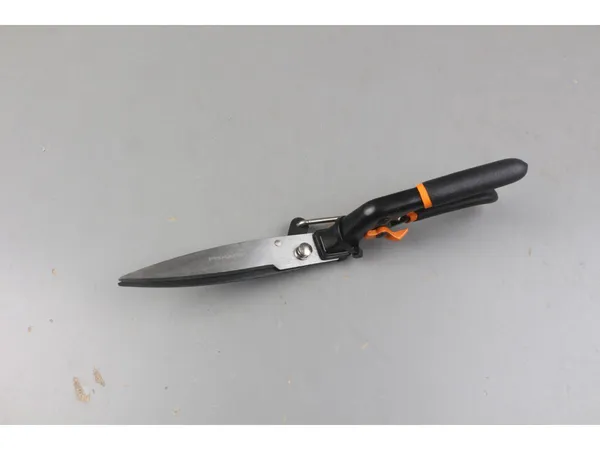 Ножницы для травы GS21 Solid FISKARS уцененный (0972545616)
