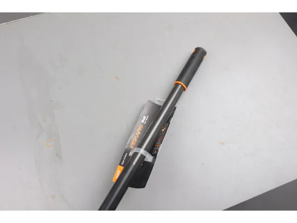 Черенок алюминиевый графитовый 156см QuikFit FISKARS уцененный (1277833086)