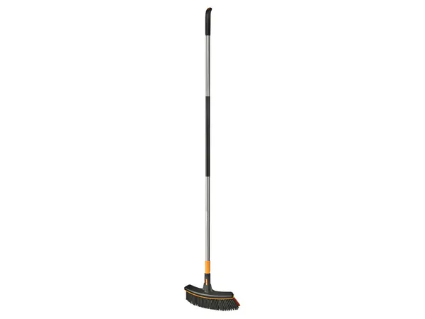 Метла эргономичная FISKARS