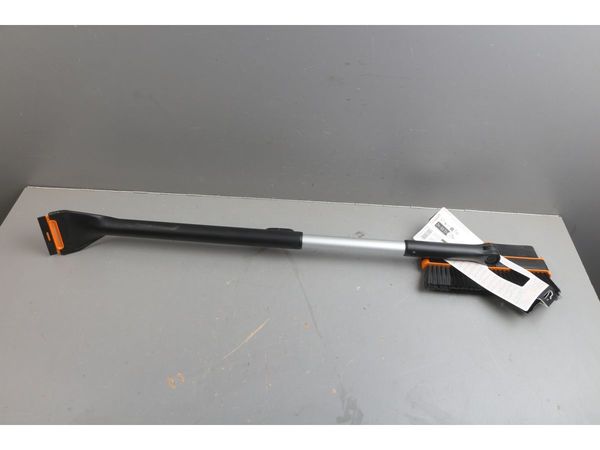 Щетка для снега 96-121см телескоп. со скребком X-series FISKARS уцененный (0004733696)