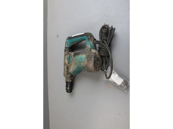 Перфоратор MAKITA HR 2811 F в чем. уцененный (1153219200)
