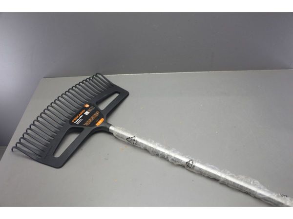 Грабли для газона L Xact FISKARS уцененный (0114091470)