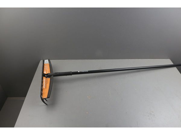 Грабли универсальные Solid FISKARS уцененный (0566364420)