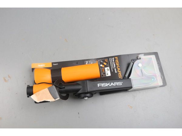 Насадка-сучкорез универсальный QuikFit FISKARS уцененный (0833629595)