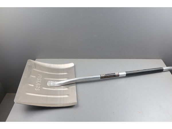 Лопата снеговая FISKARS алюминиевая 532х1570 уцененный (0855939940)